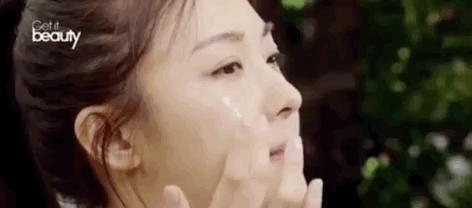 皮肤太阳晒红了怎样快速修复,太阳晒的脸发红最快修复方法