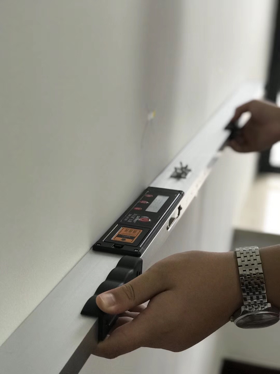 墙面装修加固防潮防虫是刷什么,二次装修墙面可以直接刷乳胶漆吗