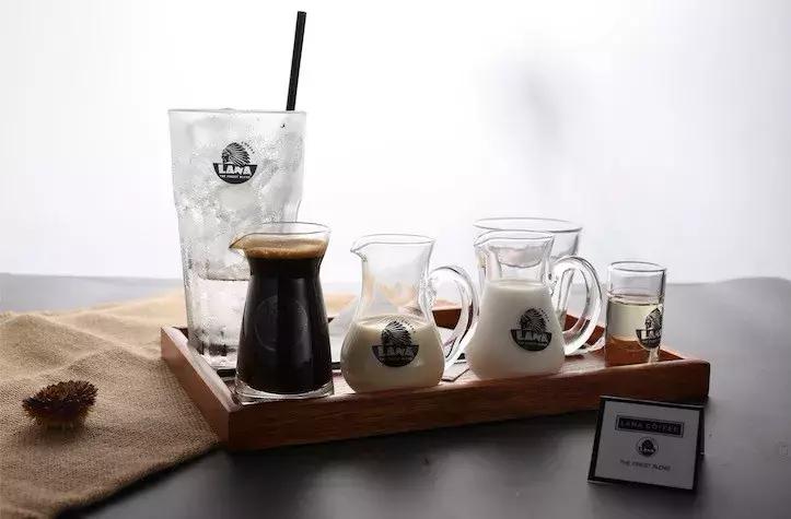 昆明2环边巷子里的小店，1杯咖啡+1份简餐，感觉我又去到了泰国