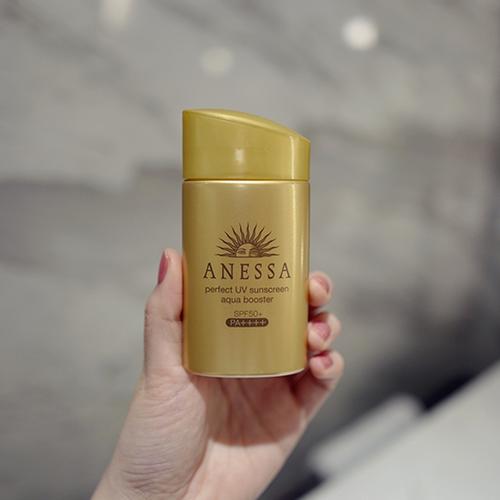 皮肤黑适合用什么样的美白精华,美白精华可以让黑皮肤变白