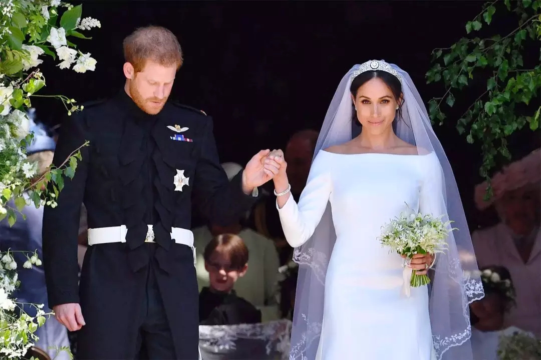 适合新娘结婚当天穿的便装内搭,2020最流行新娘衣服搭配