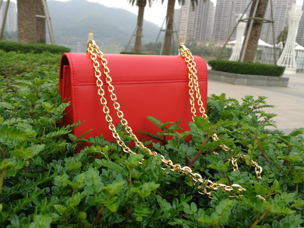 迪桑娜女包小方包棕色,迪桑娜马鞍包和小方包怎么选择