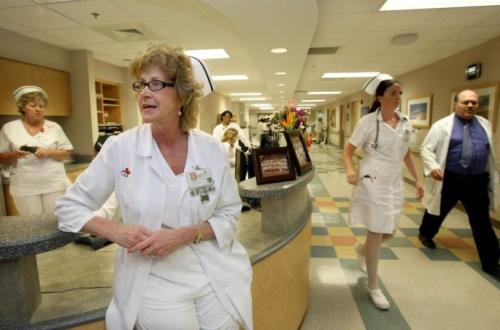 在美国每月赚3000美元,美国月收入5000美元是什么水平