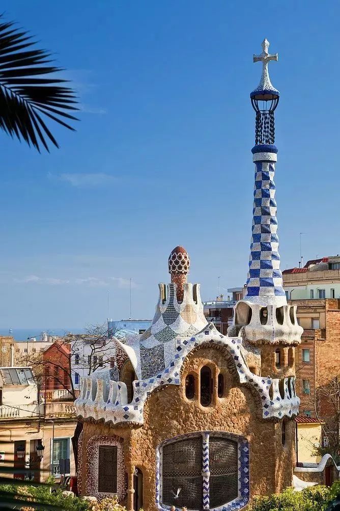 巴塞罗那72小时:住进高迪的幻梦世界
