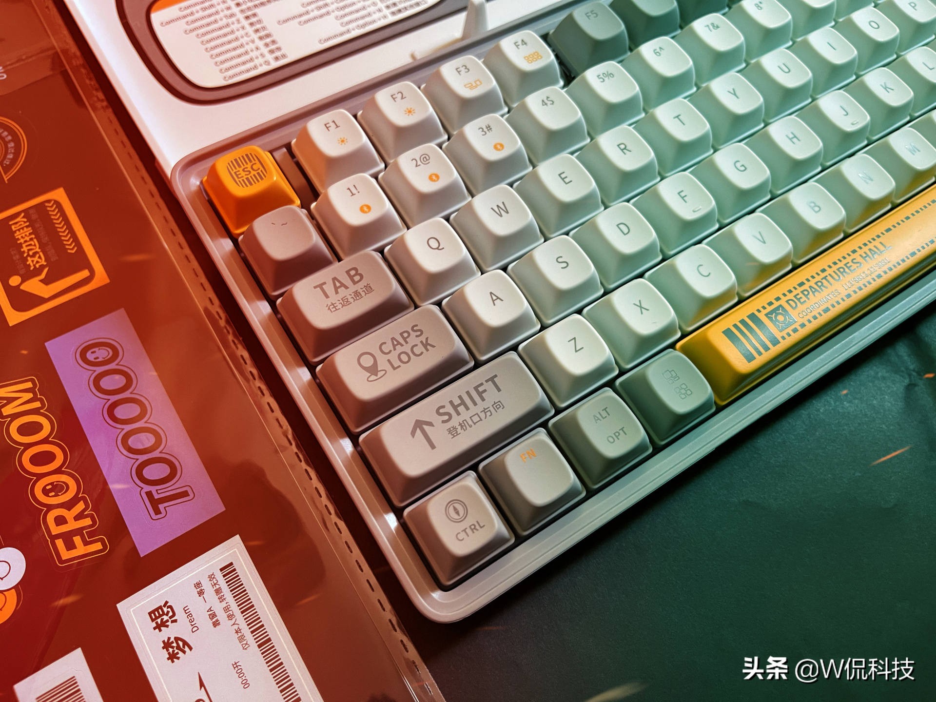 罗技k380和洛斐小浪机械键盘对比,lofree洛斐小浪键盘测评