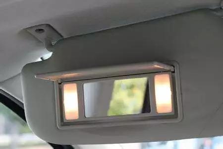 刺眼强光保证驾车安全,夏天开车阳光刺眼怎么解决