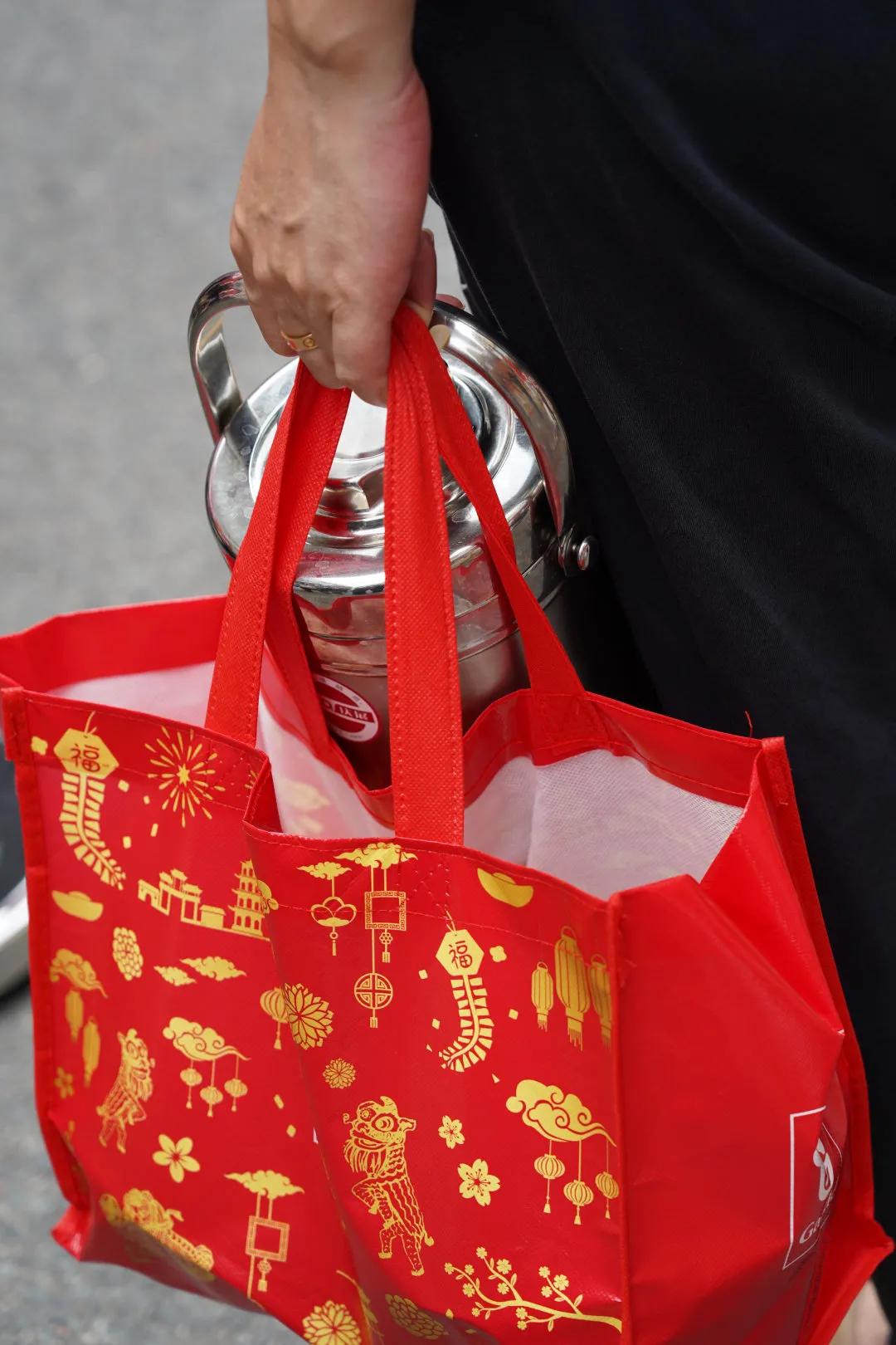 萌娃、萌宠纷纷抢镜!今年高考作文,深圳学生躺赢?