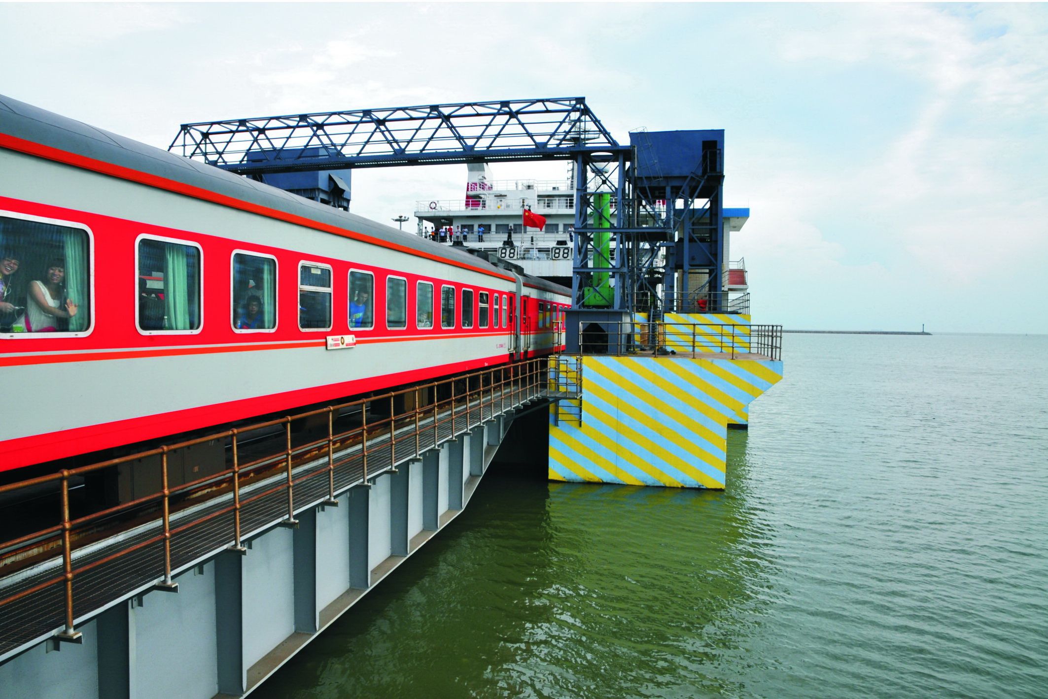 去海南需要坐轮渡吗,为什么开车去海南需要坐轮渡