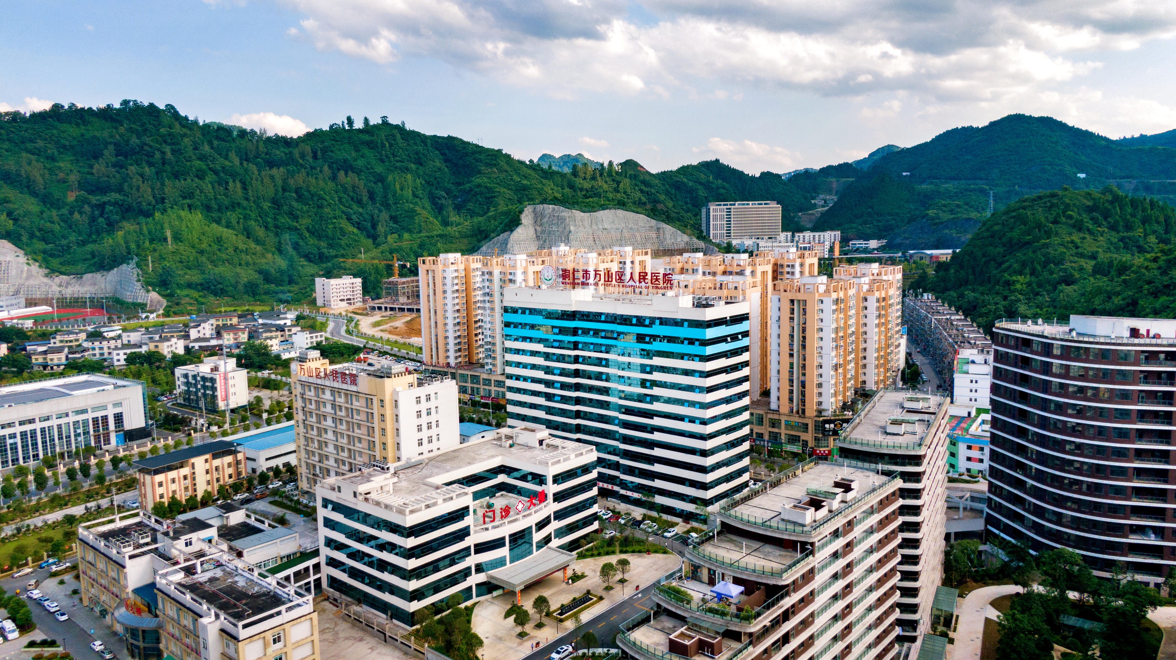 「援黔日记」成功切除5斤巨大子宫颈肌瘤