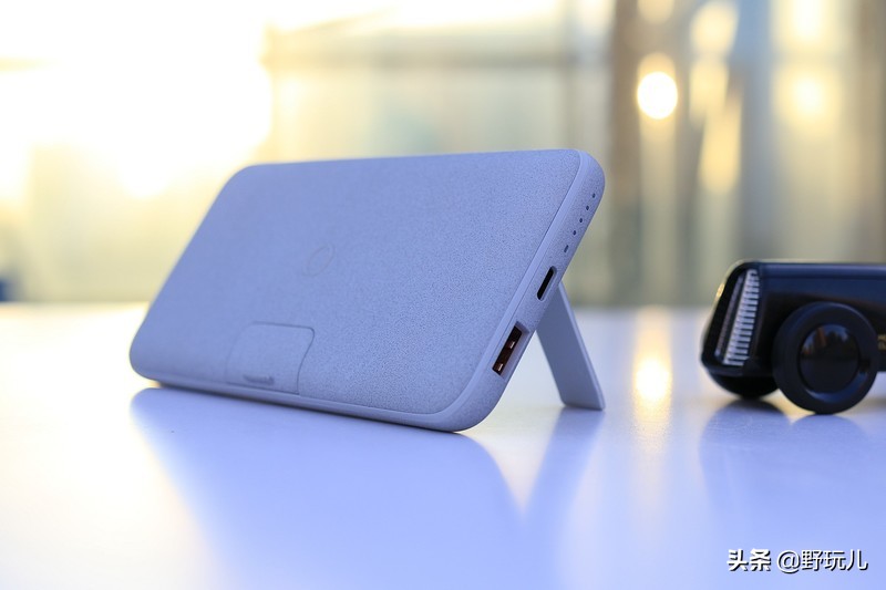 安卓手机背夹式充电宝测评,南卡无线充电宝pow-1和pow-2