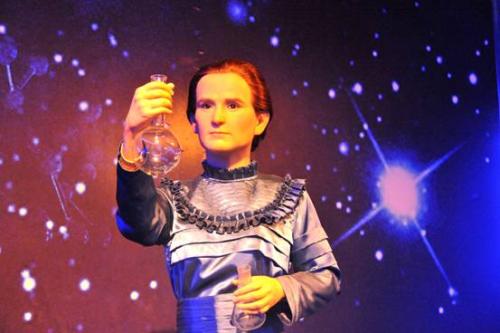 关于居里夫人发现镭故事简介,居里夫妇发现镭的故事简略