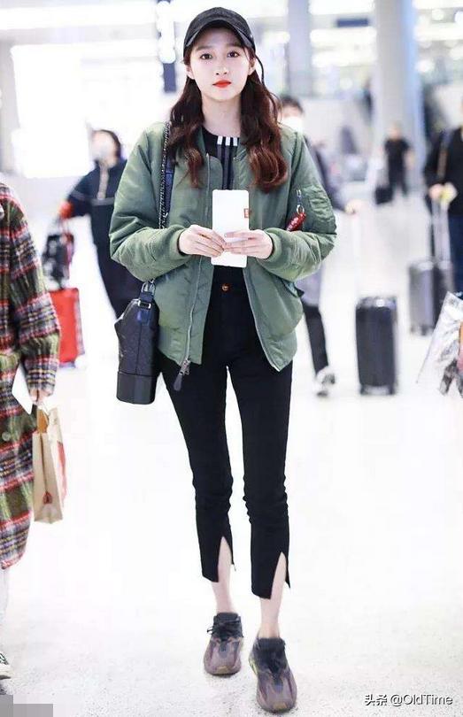 鹿晗关晓彤鞋子,关晓彤香奈儿运动鞋