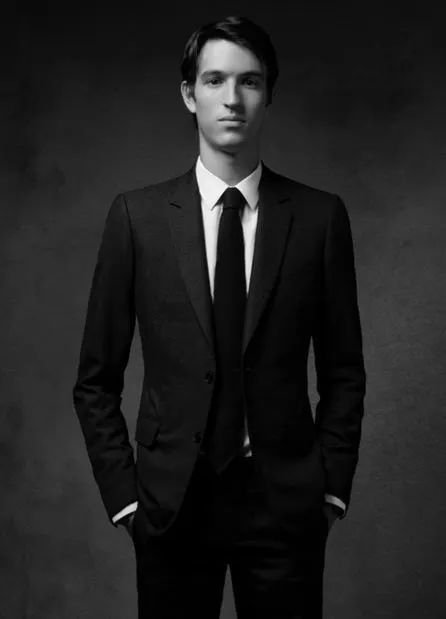 rimowa行李箱是什么材质做的,rimowa行李箱细节图