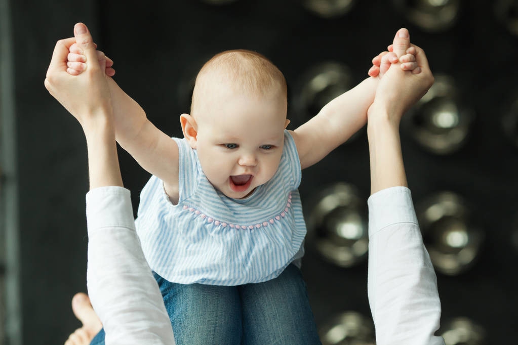 两个月的宝宝夏天太热了怎么办,夏天炎热宝宝怎么办
