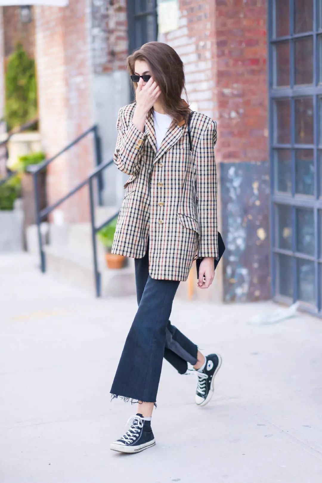 欧阳娜娜穿匡威经典款,匡威高帮帆布鞋欧阳娜娜