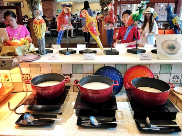 这家酒店有全台唯一「乌龙院主题房」，还能在馆内开赛车