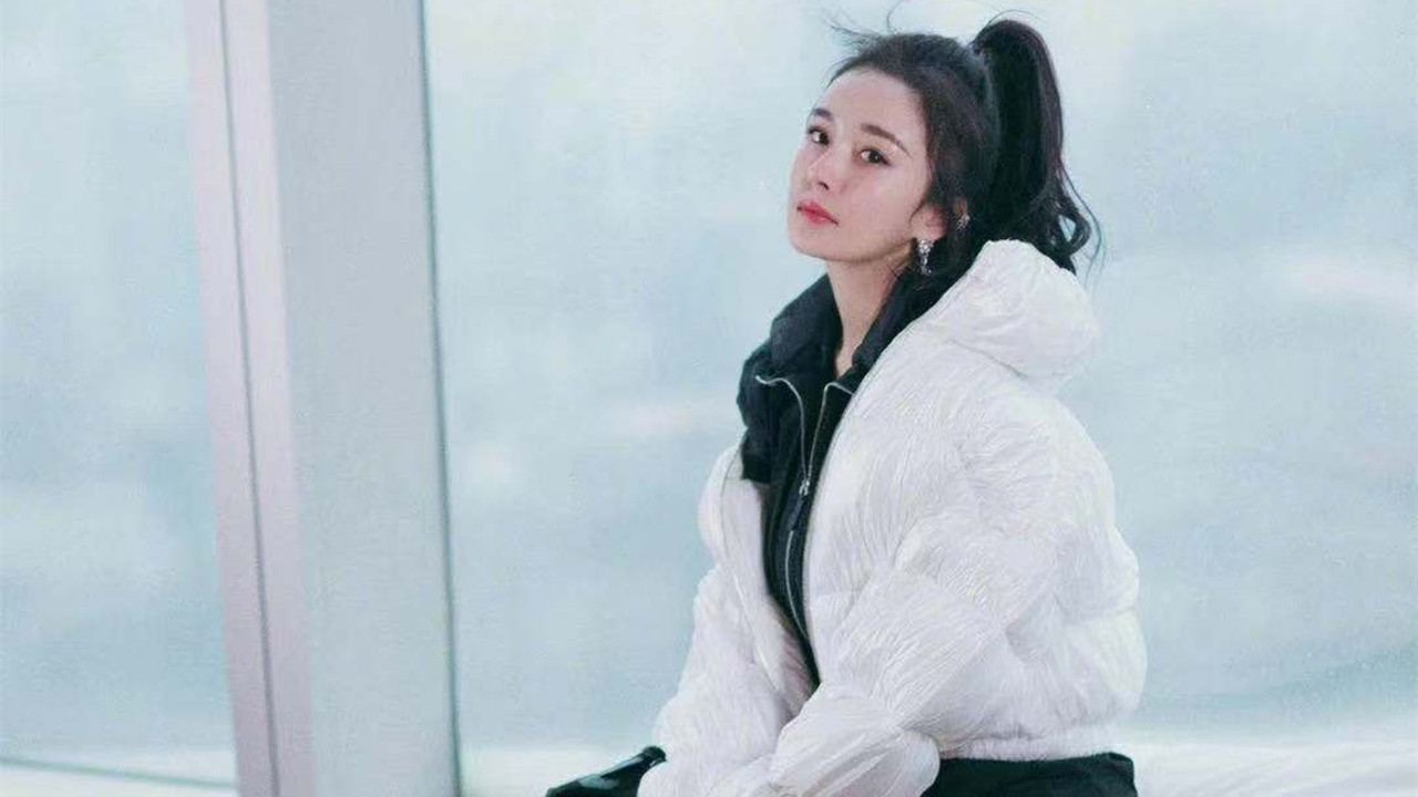 杨幂同款波司登羽绒服街拍,杨幂代言的波司登羽绒服的照片