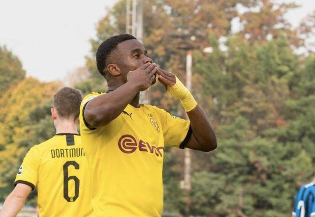 自古英雄出少年！比哈兰德还妖的小妖，有望创德甲最年轻出场纪录