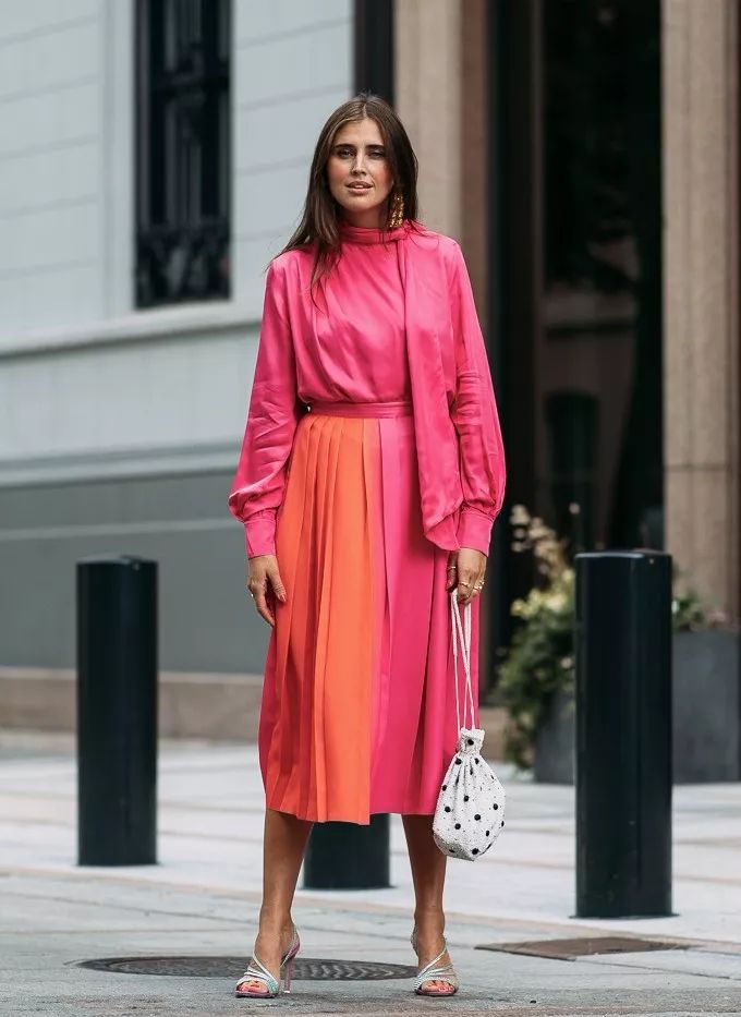 穿这3种流行色显瘦显白 (超显白的时尚潮色)