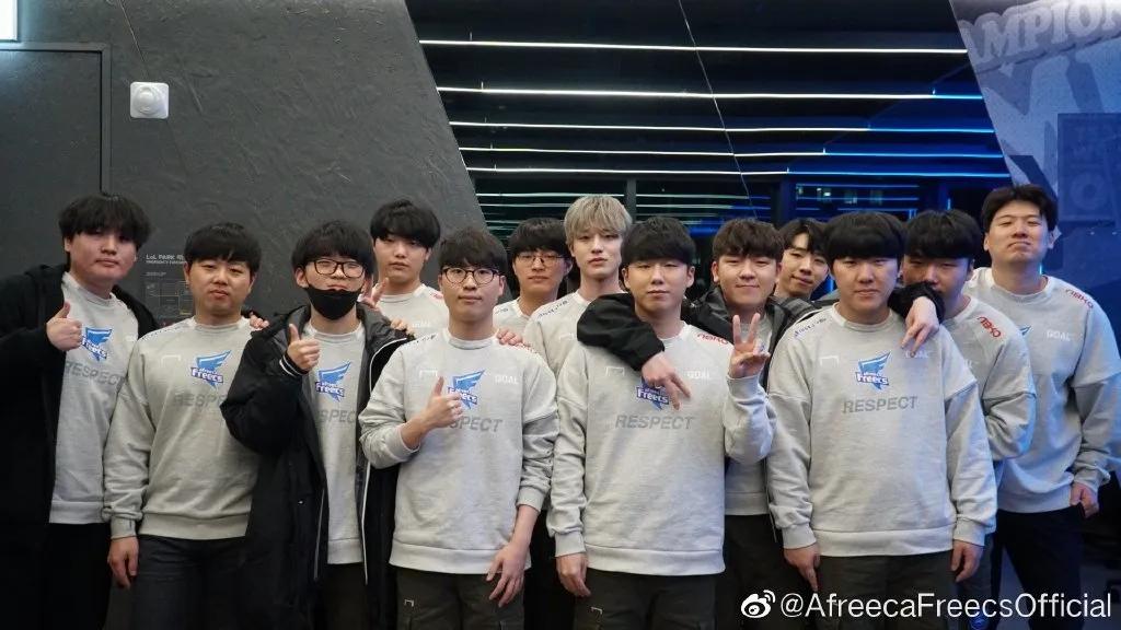 Rookie向白银偷学技术；新稻草人模型太吓人了