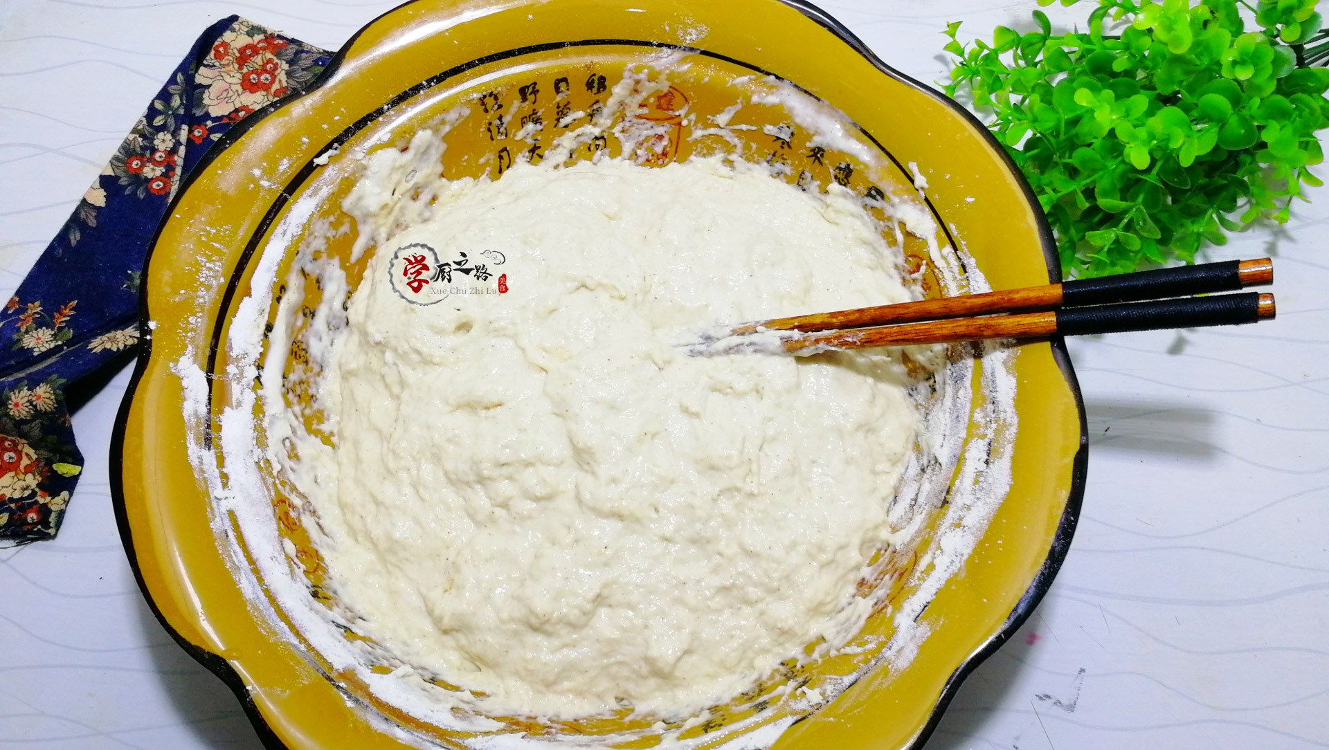 油条怎么做酥脆松软500克面粉隔夜,油条最简单的做法1千克面粉