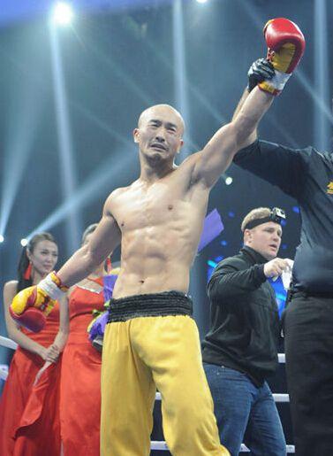 武僧一龙安慰李景亮,武僧一龙评价