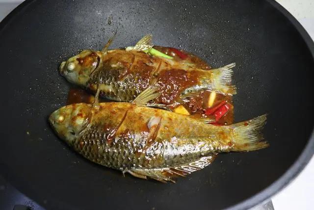 鱼刺卡喉咙一招搞定小窍门,卡鱼刺在喉咙吃醋有用吗