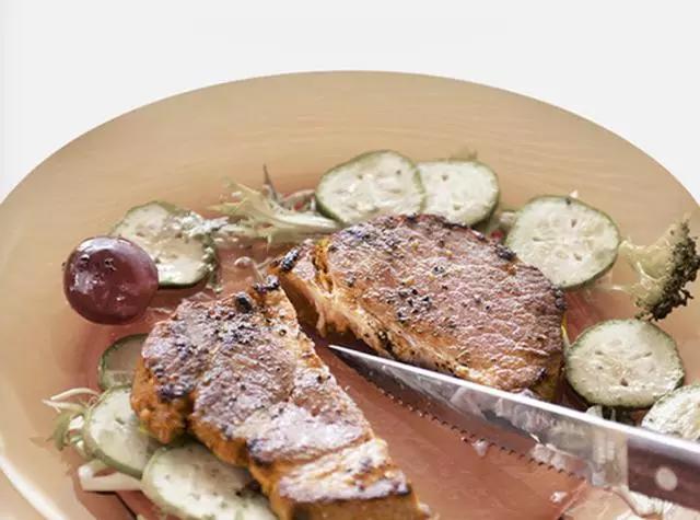 中国人不爱玻璃餐具？百年品牌打破传统，网友：一边说不好看还买