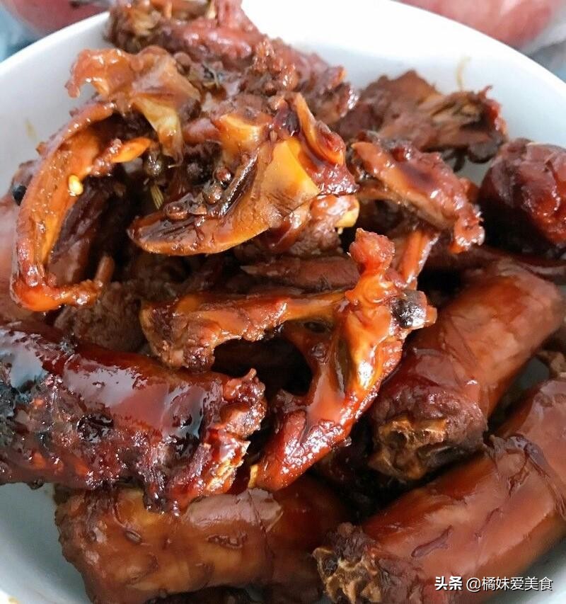 类似于周黑鸭口味的鸭锁骨怎么做,教你制作周黑鸭同款鸭货