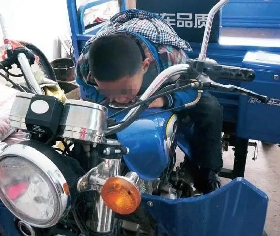 从小喜欢闻汽油味怎么办,加油站天天闻汽油味对身体有害吗