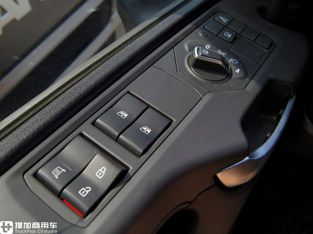 8x8斯堪尼亚,8x8是几驱