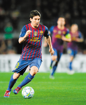 梅西伪9号和右边锋,梅西c罗谁更强终于说出了