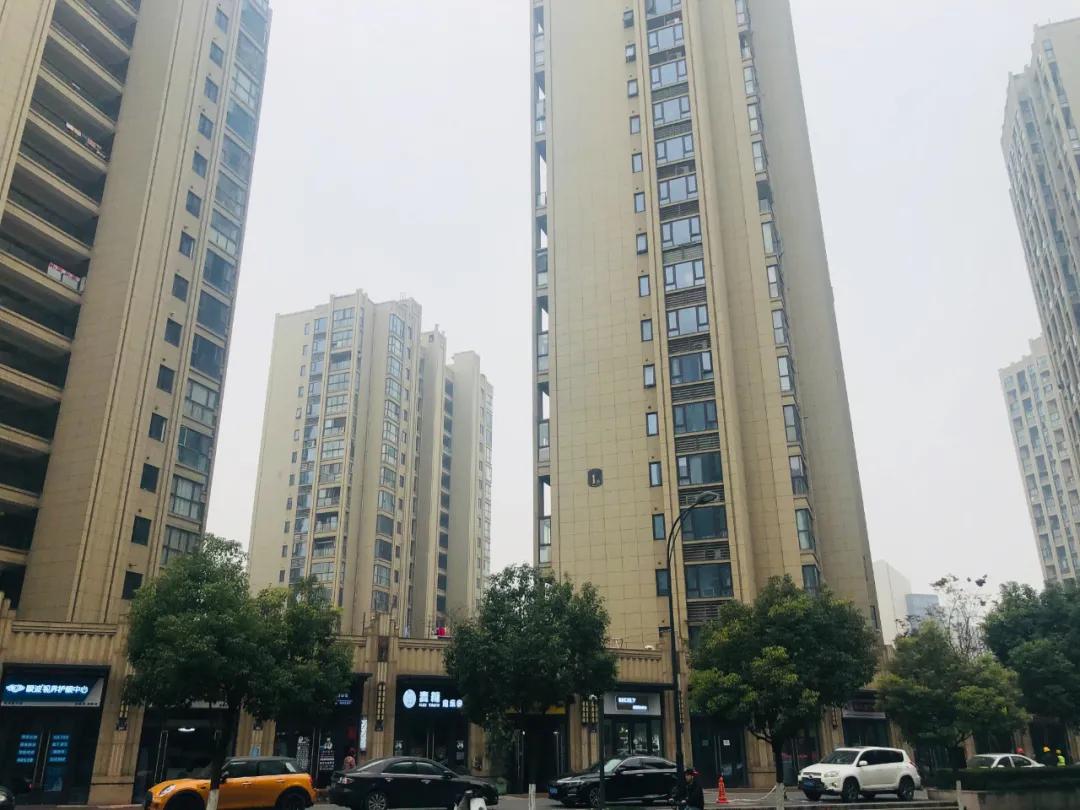 同一个学区，宜和园、养云静舍与武林邸，合理二手价差是多少？