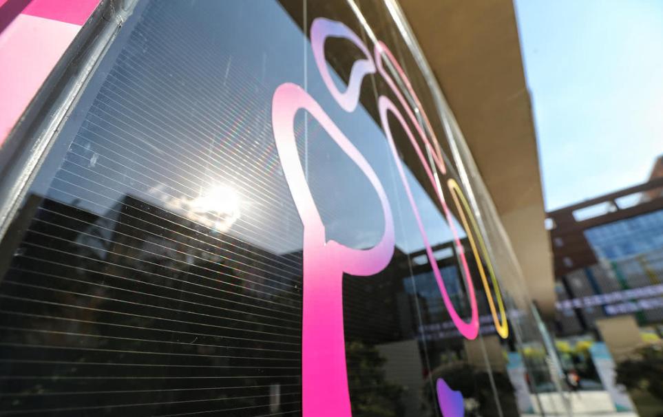 中国又一黑科技发电玻璃问世,发电玻璃或改变世界能源格局