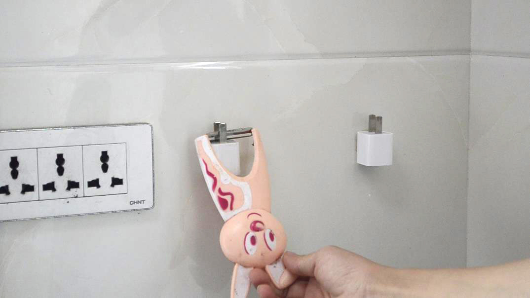 厨房里放2个手机充电头，作用太棒了，一年能省下不少钱，学学吧