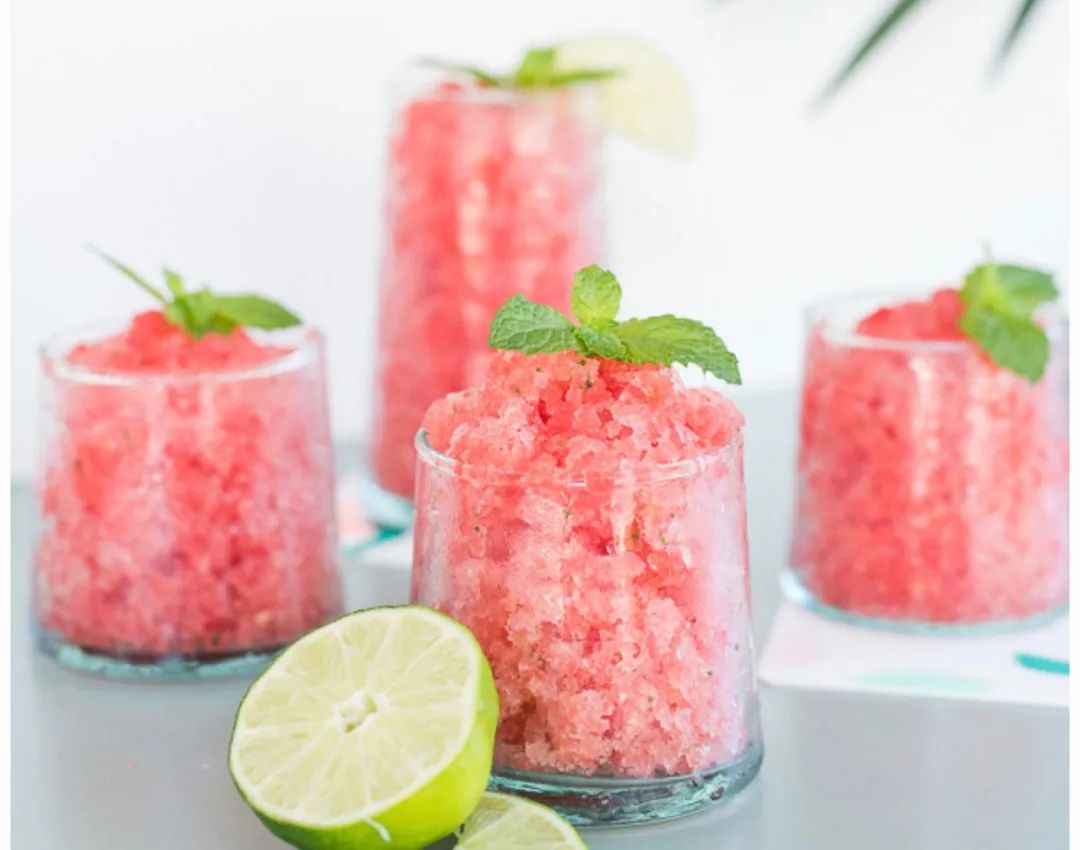 不用刨冰机就可以弄出来的冰沙,没有刨冰机怎么快速刨冰