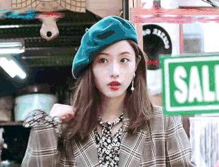 气质冬款裙子穿搭高级感,少女感十足的温柔风穿搭绿色毛衣