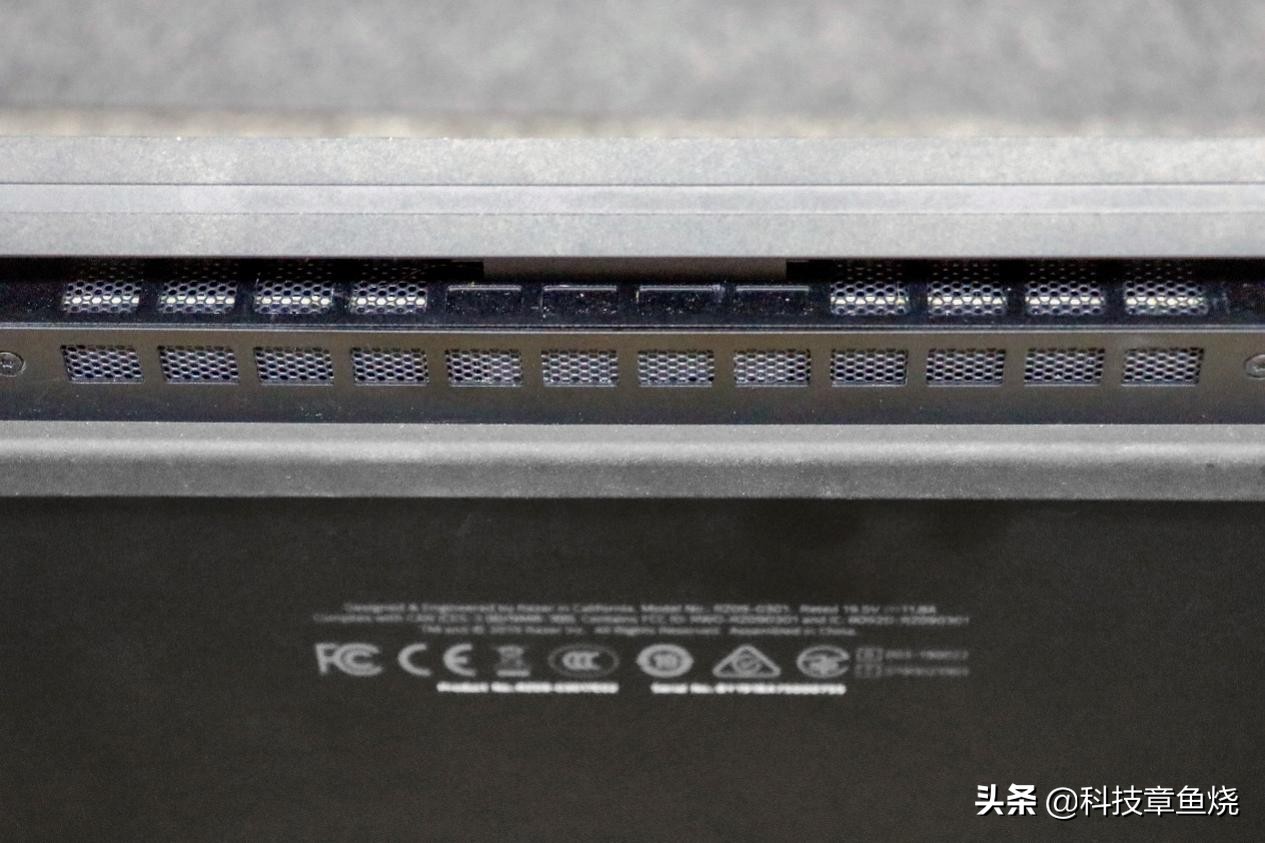 雷蛇灵刃15标准版笔记本测评,雷蛇笔记本灵刃15游戏测评