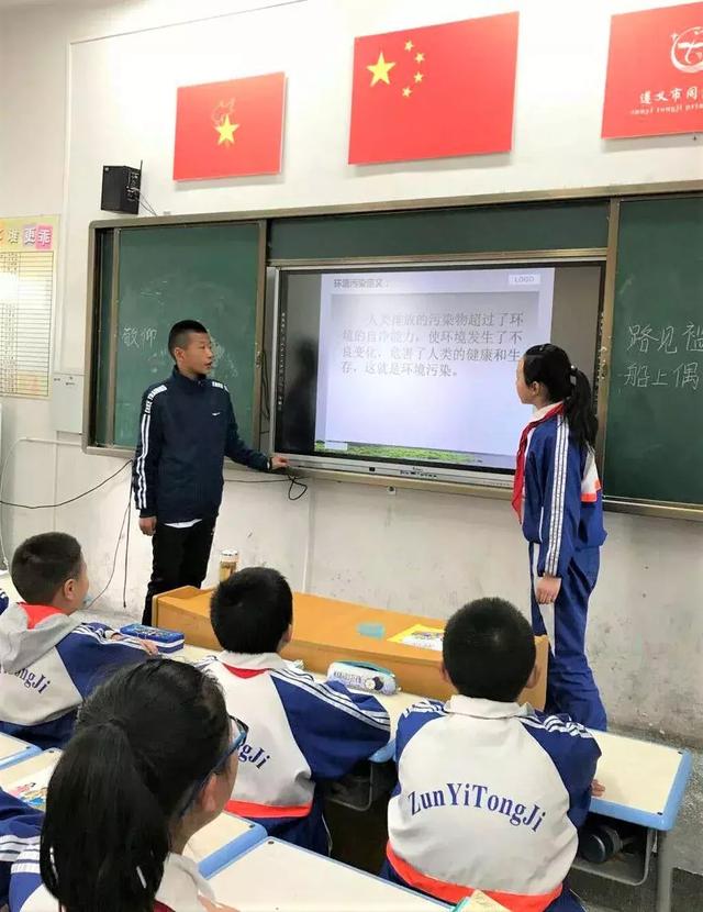 「青超队长」第5期书桌贴着“反省”——嘉定徐行中学U13李睿跃