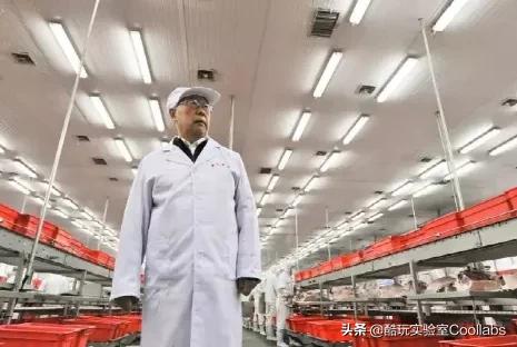 81岁河南首富，*养包***妇情**、暗通美国？