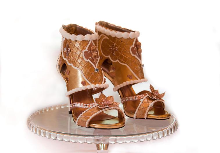 月亮之星高跟鞋,价值1.17亿的黄金高跟鞋