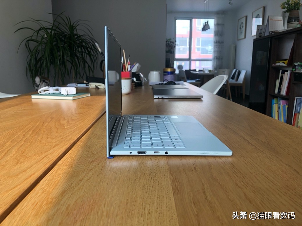 三星galaxybookion15寸,三星galaxybookion屏幕配置