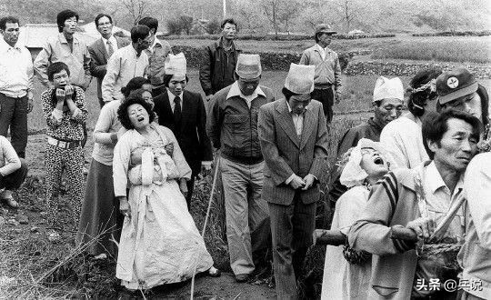 日据时代阴影？女友拍死1只苍蝇，韩国兵*杀屠**73个同胞