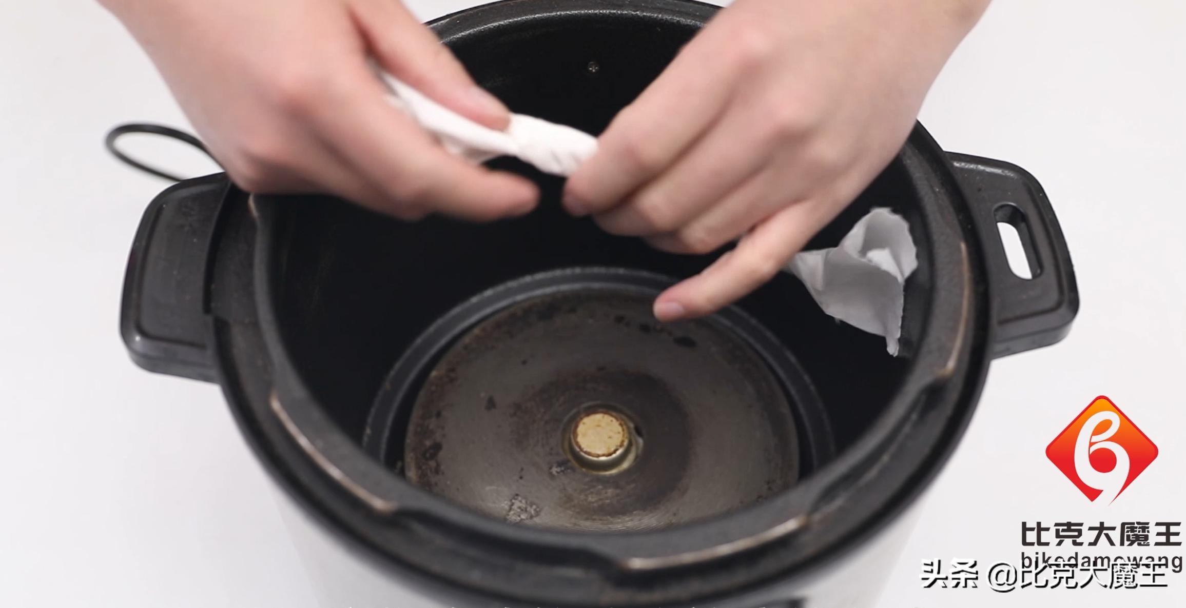 电饭锅发热盘烧糊怎么办,电饭锅加热盘烧焦黑怎么清洗