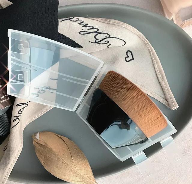 底妆怎么上显得高级,美妆蛋和粉底刷上底妆区别