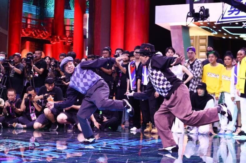 琛楄垶鎴樼柅鎯呰繋浜氳繍,鐤儏鏈熼棿琛楄垶澶ц禌