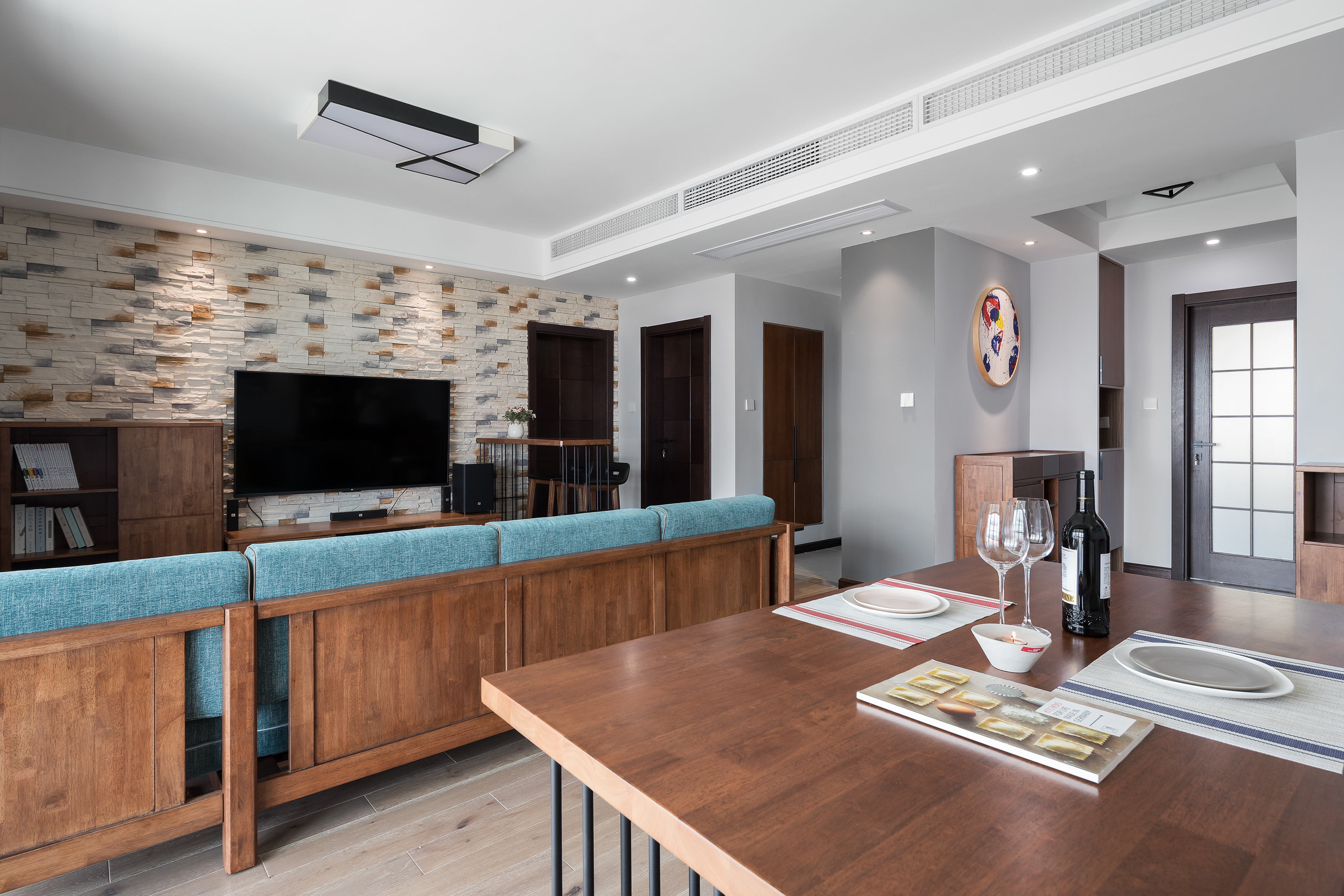 空调装中央空调还是挂式空调好,中央空调和普通空调哪个更实用