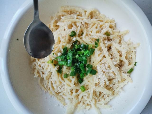 陕北洋芋叉叉怎么做最好吃,家庭版洋芋叉叉教程