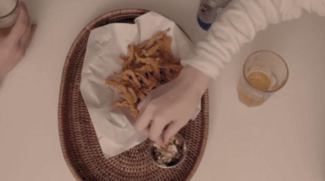 韩国主妇治愈生活,韩国主妇带着婴儿做家务