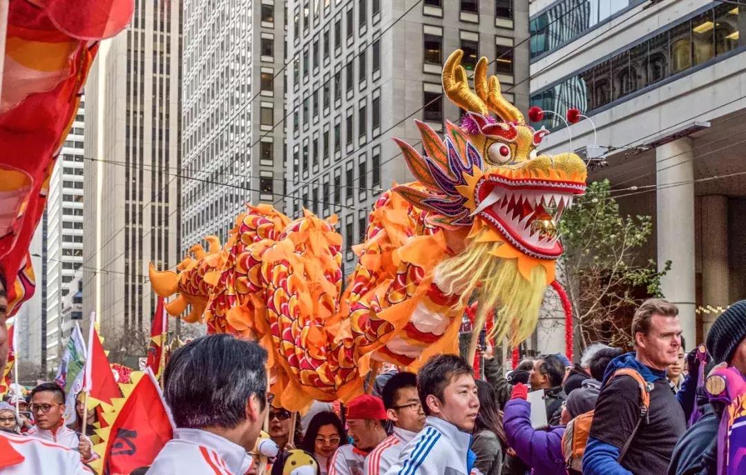 到这个大街小巷都能拍出ins风网红照的地方，过不一样的异域春节